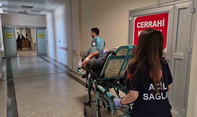 Elinde tuttuğu bıçak kalçasına saplandı