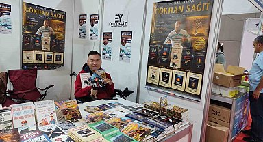 Engelsiz Yazar kitap fuarında okurlarıyla buluştu