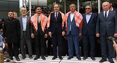 Erbakan, Beyağaç er meydanında pehlivanları yalnız bırakmadı