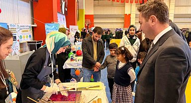 Erciş'te Bilim Şenliği: Öğretmen çiftin öncülüğünde genç zihinler bilimle parladı