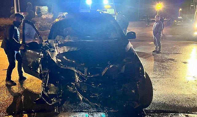 Ereğli'de SUV tipi araç duvara çarptı: 4 yaralı