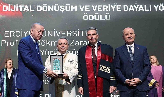 ERÜ'nün Kurumsal Büyük Veri Analitiği Platformuna YÖK'ten ödül