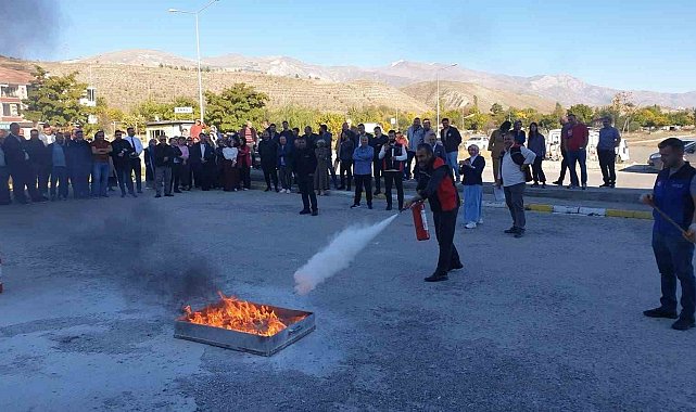 Erzincan İl Sağlık Müdürlüğü personeline yangın söndürme tatbikatı