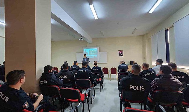 Erzincan POMEM'de polis memurlarına "Baba Okulu" semineri