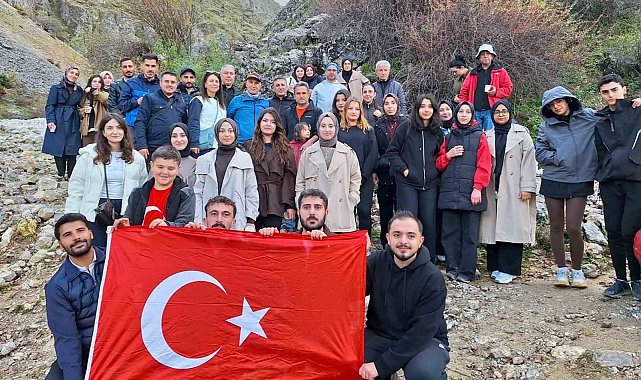 Erzincan'da Cumhuriyet'in 103. yılı doğa yürüyüşüyle kutlandı