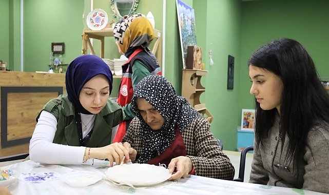 Erzincan'da gençler ve yaşlılar sanat etkinliğinde buluştu