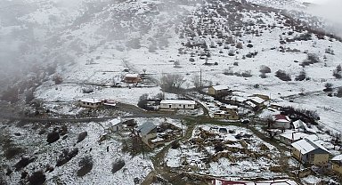Erzincan'da hava soğudu, zirvelere kar yağdı