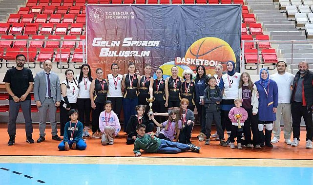 Erzincan'da kurumlar arası voleybol turnuvası sona erdi