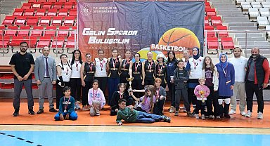 Erzincan'da kurumlar arası voleybol turnuvası sona erdi
