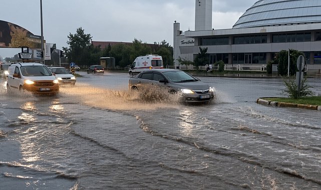 Erzincan'da sağanak yağış etkili oldu
