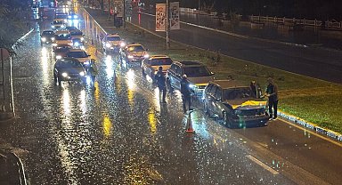 Erzincan'da sağanak yağış kazayı beraberinde getirdi: 5 araç çarpıştı
