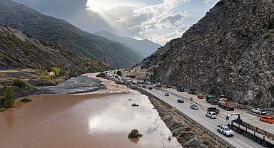 Erzincan'da sel ve heyelanın yol açtığı tahribat havadan görüntülendi