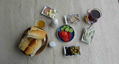Erzurum'da 150 TL'lik serpme kahvaltı ilgi odağı
