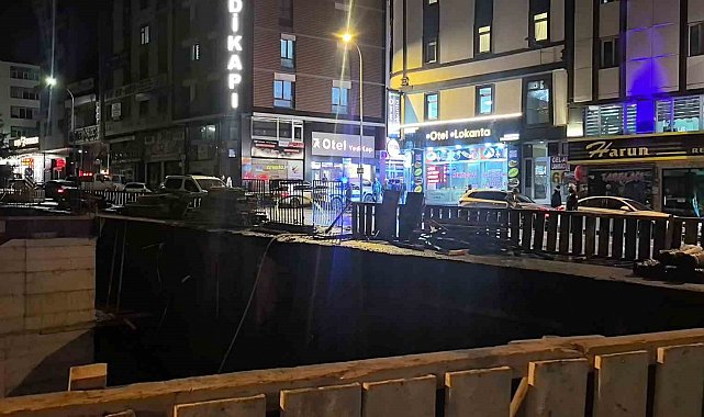 Erzurum'da sağanak alarmı: İnşaat alanında çökme meydana geldi, cadde trafiğe kapatıldı