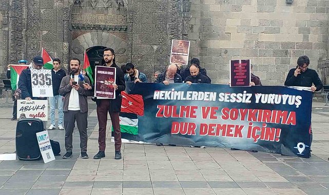 Erzurum'da sağlıkçılar 151. kez Gazze için yürüdü