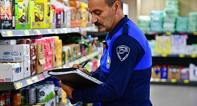 Esenyurt'ta marketlere sıkı denetim: Etiket fiyatları, son kullanma tarihleri ve hijyen şartları kontrol edildi