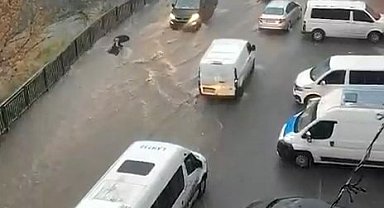 Esenyurt'ta suya kapılan kadın böyle sürüklendi
