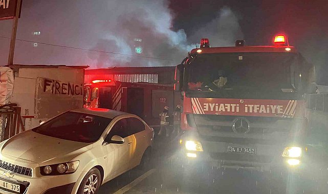 Esenyurt'ta tekstil üzerine iş yeri alev alev yandı
