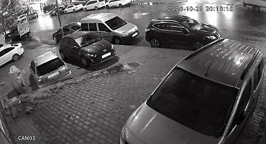 Esenyurt'ta yokuş aşağı direksiyon hakimiyetini kaybeden sürücü park halindeki araçlara çarptı: O anlar kamerada