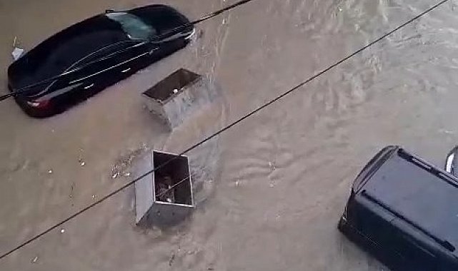 Esenyurt'ta yolları ve evleri su bastı vatandaşlar zor anlar yaşadı