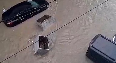 Esenyurt'ta yolları ve evleri su bastı vatandaşlar zor anlar yaşadı