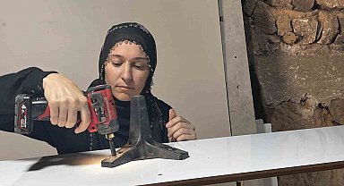 Eşine destek olmak için çıraklığa başladı, mobilya ustası oldu
