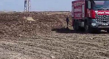 Eşiyle tartıştı, yüksek gerilim hattı direğine bağladığı iple intihar etti