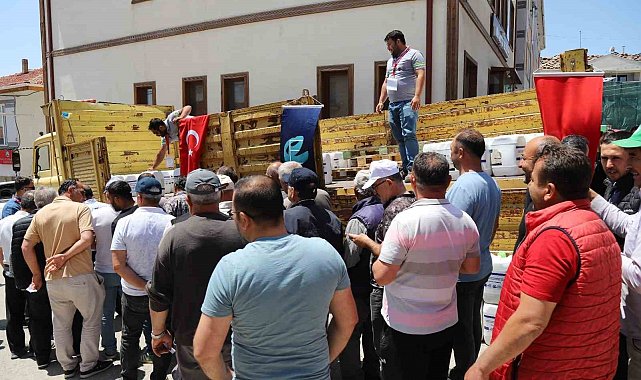 Eskişehir Büyükşehir Belediyesinden üreticiye sıvı gübre desteği