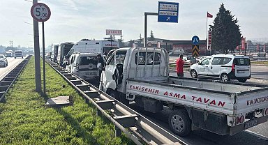 Eskişehir çevreyolunda pikap hafif ticari araca çarptı: 7 yaralı