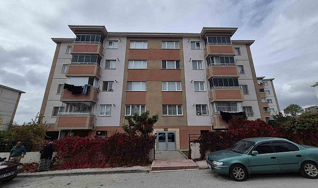 Eskişehir'de 2 yaşındaki çocuk 4 katlı binadan düştü