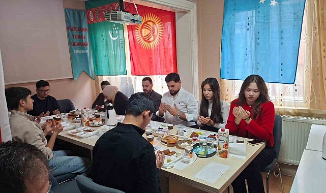 Eskişehir'de 'Türk Dünyası öğrencileri' kahvaltıda buluştular