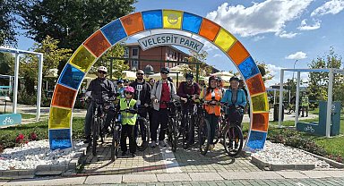 Eskişehir'de bisiklet tutkunları, 'Görünür ol güvende ol' sloganıyla pedallara bastı