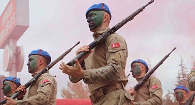 Eskişehir'de Cumhuriyet coşkusunda jandarma ve komandolar nefes kesti