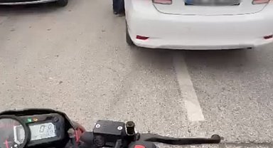 Eskişehir'de motosikletli ile sürücü arasında "emekli polis" tartışması