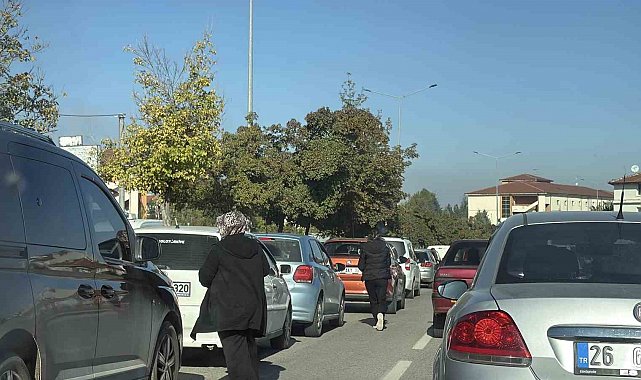 Eskişehir'de trafik durdu, adaylar sınava koşarak yetişmeye çalıştı