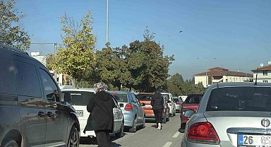 Eskişehir'de trafik durdu, adaylar sınava koşarak yetişmeye çalıştı