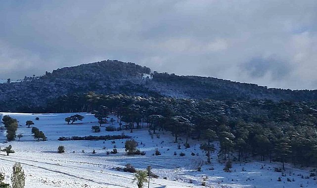 Eskişehir'in yüksek kesimlerine kar yağdı