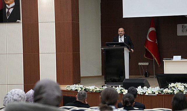 ETÜ'de "Terörsüz Türkiye: Tarihsel süreç, demokratikleşme ve hukuk devleti" paneli düzenlendi