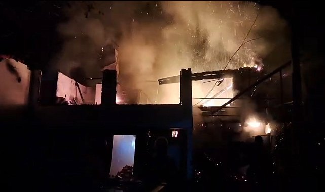 Ev alevlere teslim oldu, hayvanlar son anda kurtarıldı