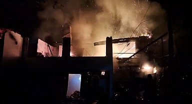 Ev alevlere teslim oldu, hayvanlar son anda kurtarıldı