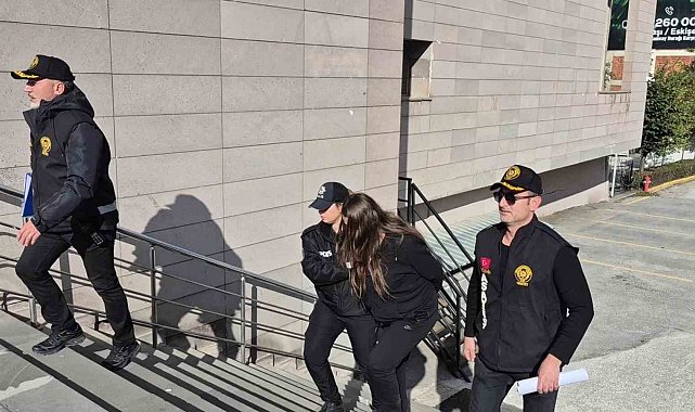 Evinde misafir ettiği şahsın bıçakla ölümüne ilişkin gözaltına alınan kadın tutuklandı