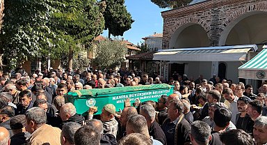 Evindeki yangını izlerken fenalaşan adam toprağa verildi