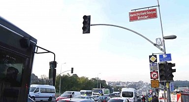 Eyüpsultan'da kazada 4 kişi yaralandı: Baba kızına sarıldı, olay yerine gelen anne fenalaştı