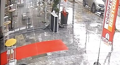 Faciadan saniyelerle kurtuldu: Kontrolden çıkan otomobil ortalığı savaş alanına çevirdi
