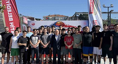 Fatih'te 'Tarihin Ortasında, Potanın Altında' basketbol heyecanı