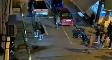 Fatih'te bir kişi kavga sonrası araçla uzaklaşan kişiye silahla ateş açtı: 1 yaralı