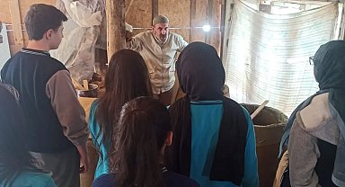 Fen Lisesi öğrencileri tandır yapımını ustasından öğrendi