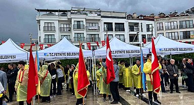Fethiye'de Cumhuriyet Bayramı coşkusu çelenk sunma töreniyle başladı