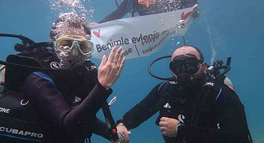 Fethiye'de kız arkadaşına 5 metre derinlikte evlenme teklif etti