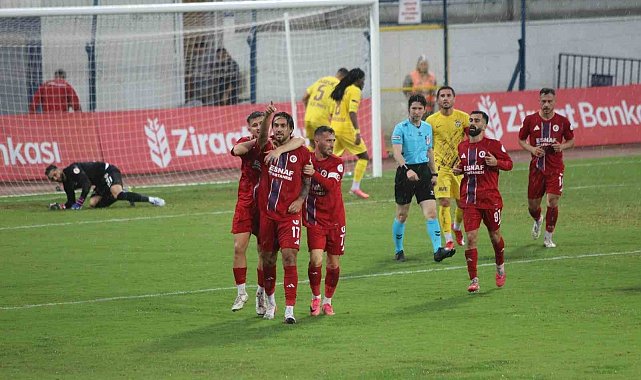 Fethiyespor - Eyüpspor maçı şiddetli yağışa takıldı